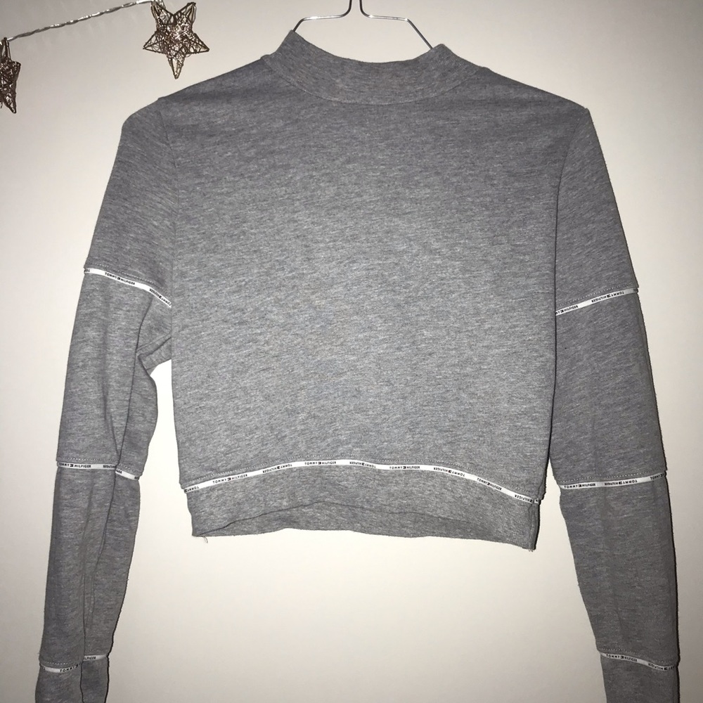 tommy crop turtle neck sweatshirt